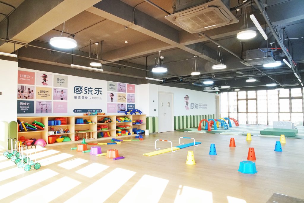 感觉统合训练和小儿推拿的异同